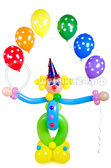 Клоун с цепочкой из шаров
